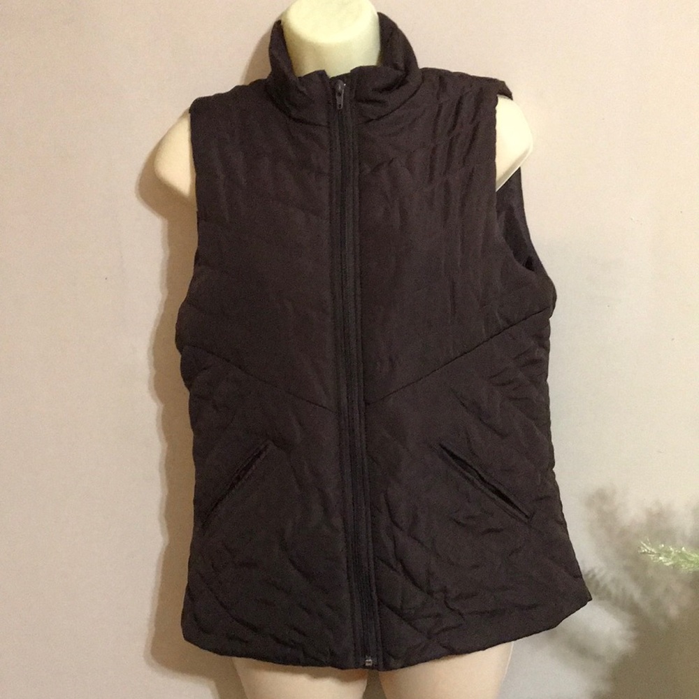 New Directions women’s quilted vest.